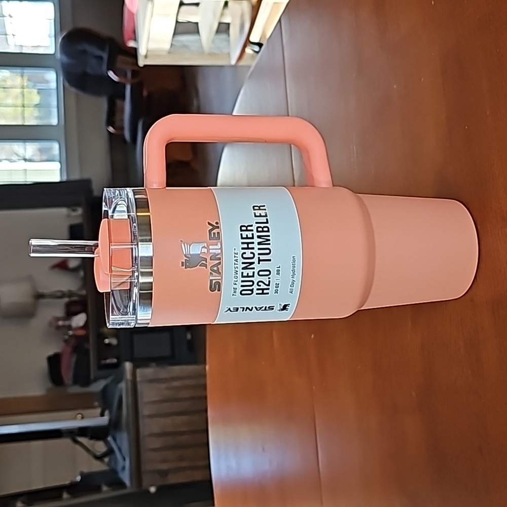 Stanley 30 oz Flowstate Quencher H2.0 Tumbler